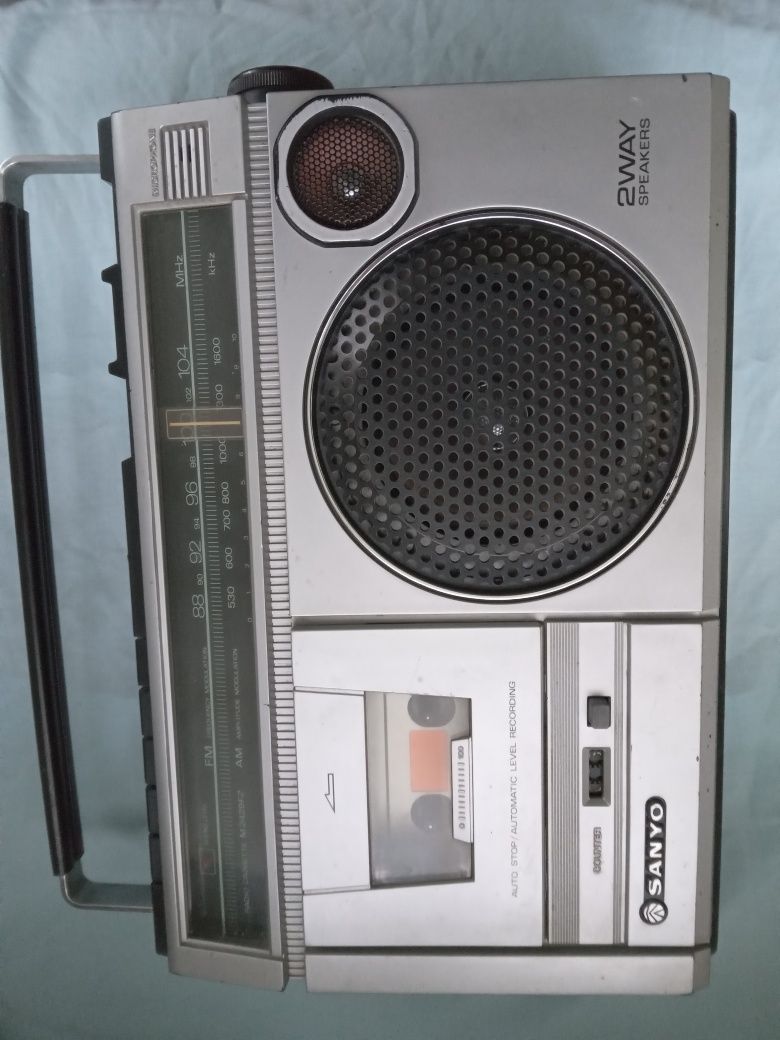 Касетний магнітофон "SANYO"
