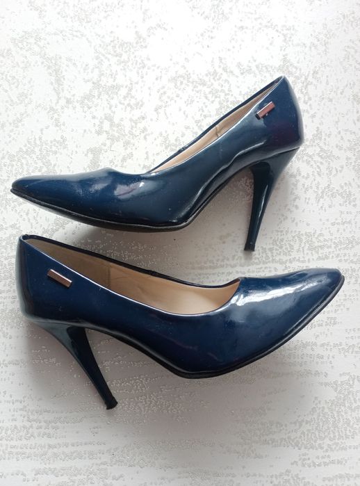 Eleganckie, wysokie, granatowe, lakierowane szpilki R- 40