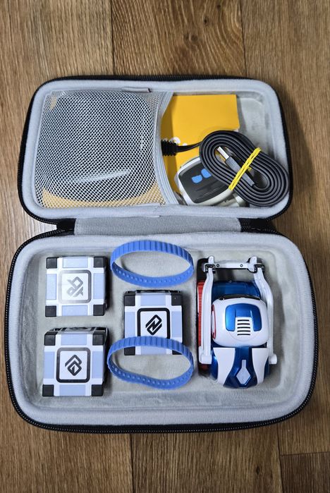 Робот Cozmo от Anki (синяя лимитированная версия)
