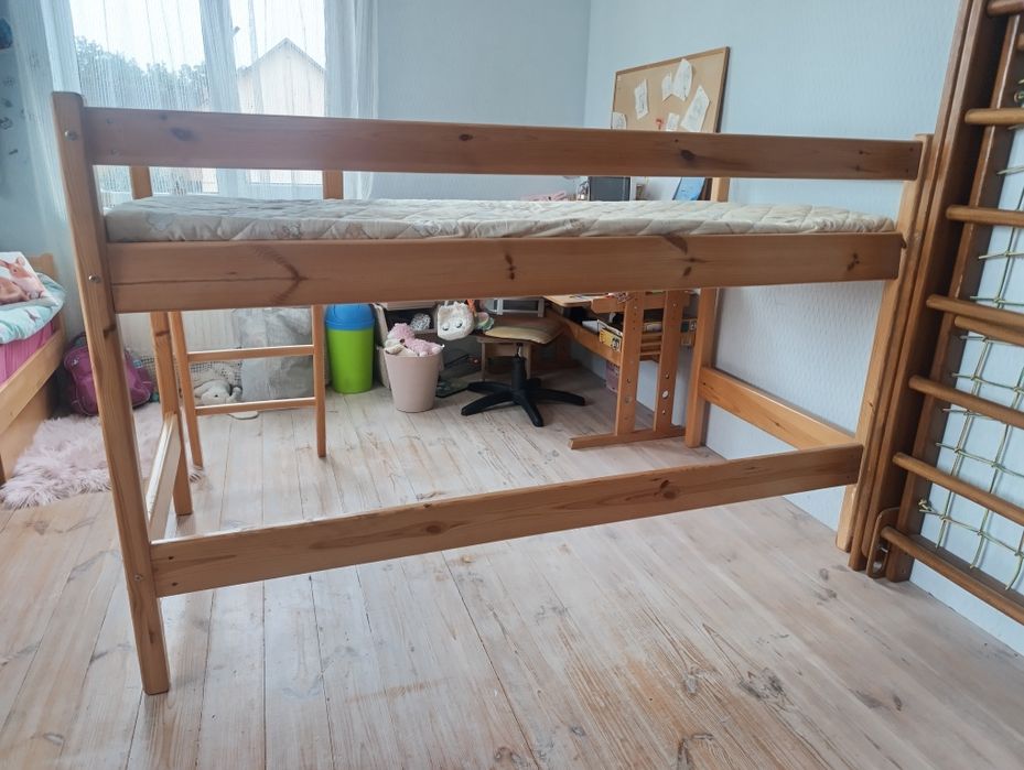 Ліжко-горище дерев'яне