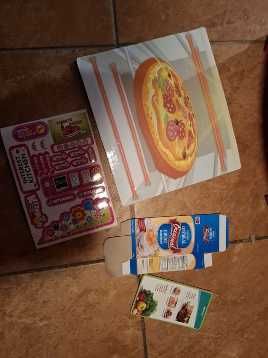 Zabawka kuchnia różowa z plytami