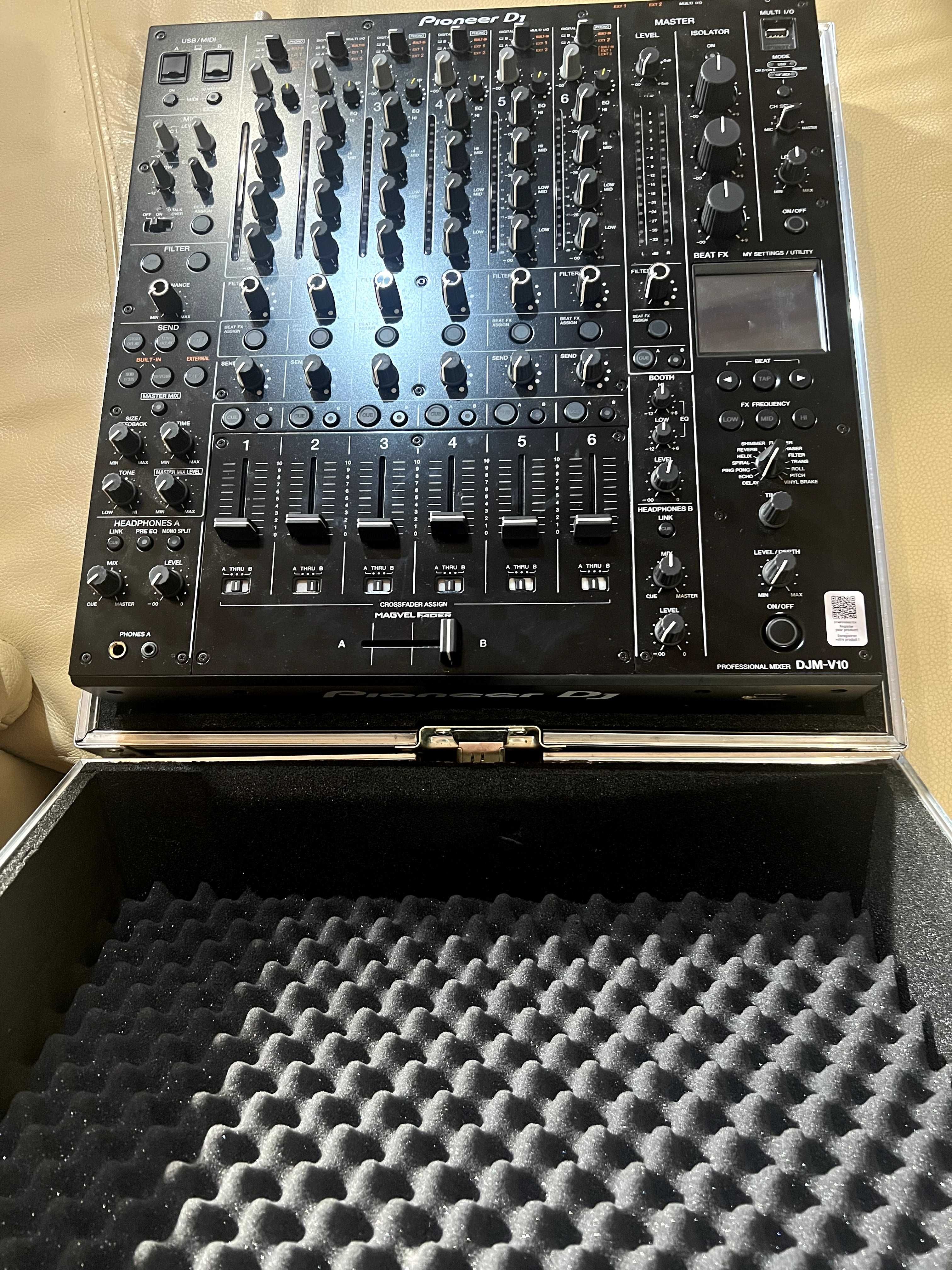 Pioneer V10 Mixer
