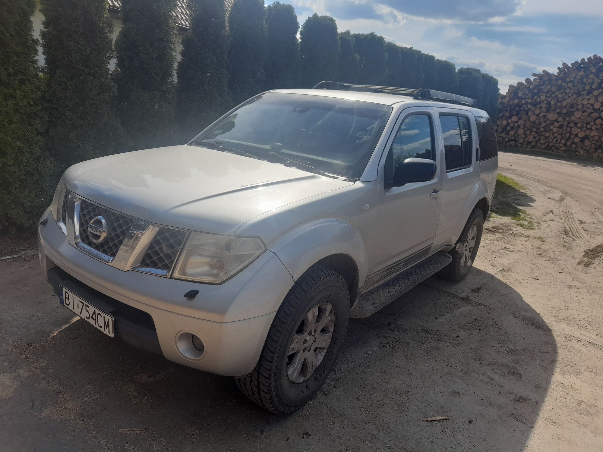 Nissan Pathfinder 4x4--7osób