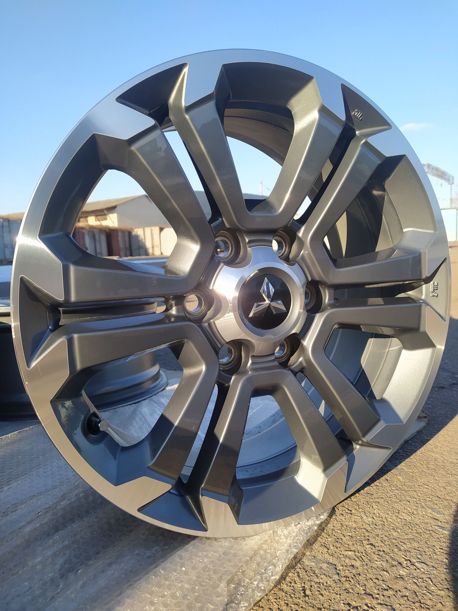 Диски Mitsubishi L200 Pajero Pajero Sport R18(6*139,7)et38
