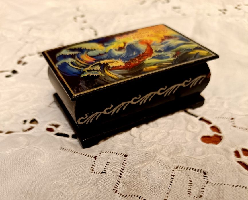 Шкатулка дерев'яна