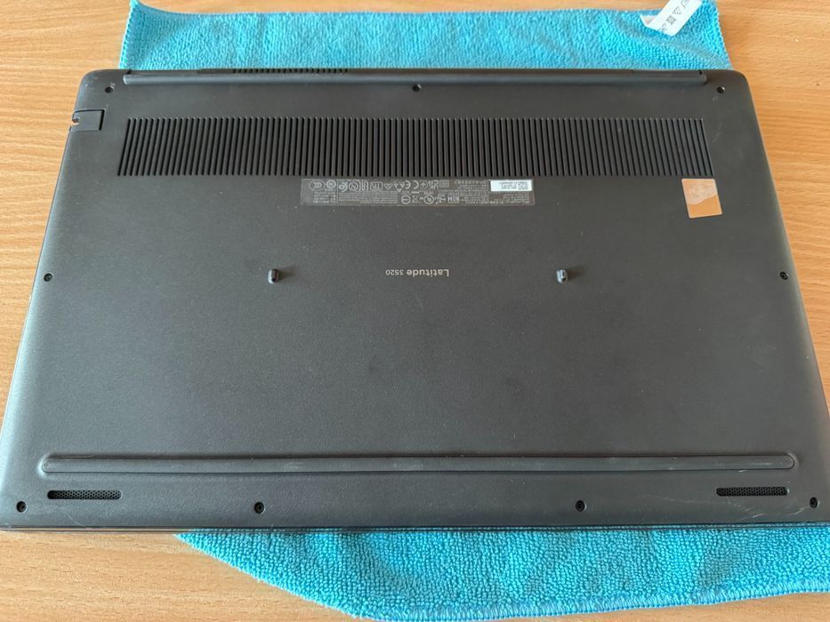 Dell Latitude 3520 i5 1135G7 32/512