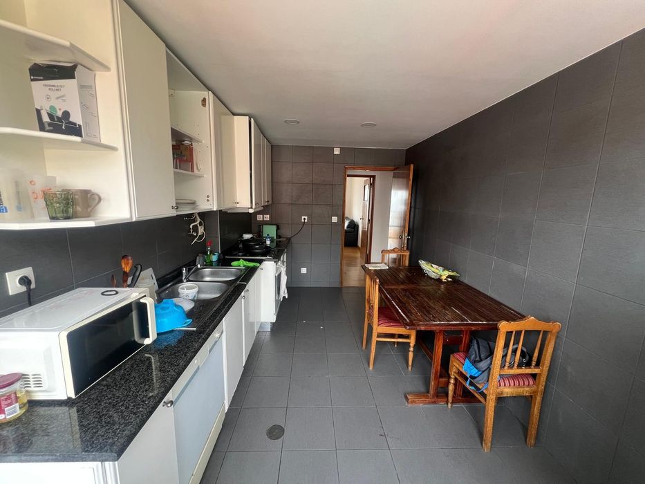 Apartamento T4, 2 casas de banho, para arrendar na Covilhã