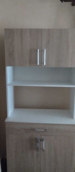 Кухонна шафа білого коліру