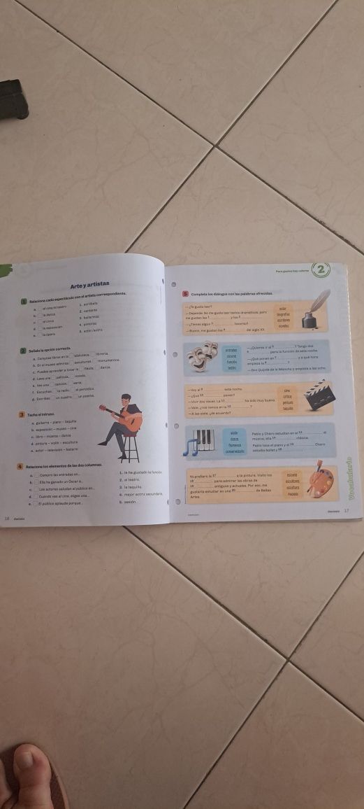 Caderno de atividades de espanhol ¡A bordo! 9 ano Novo