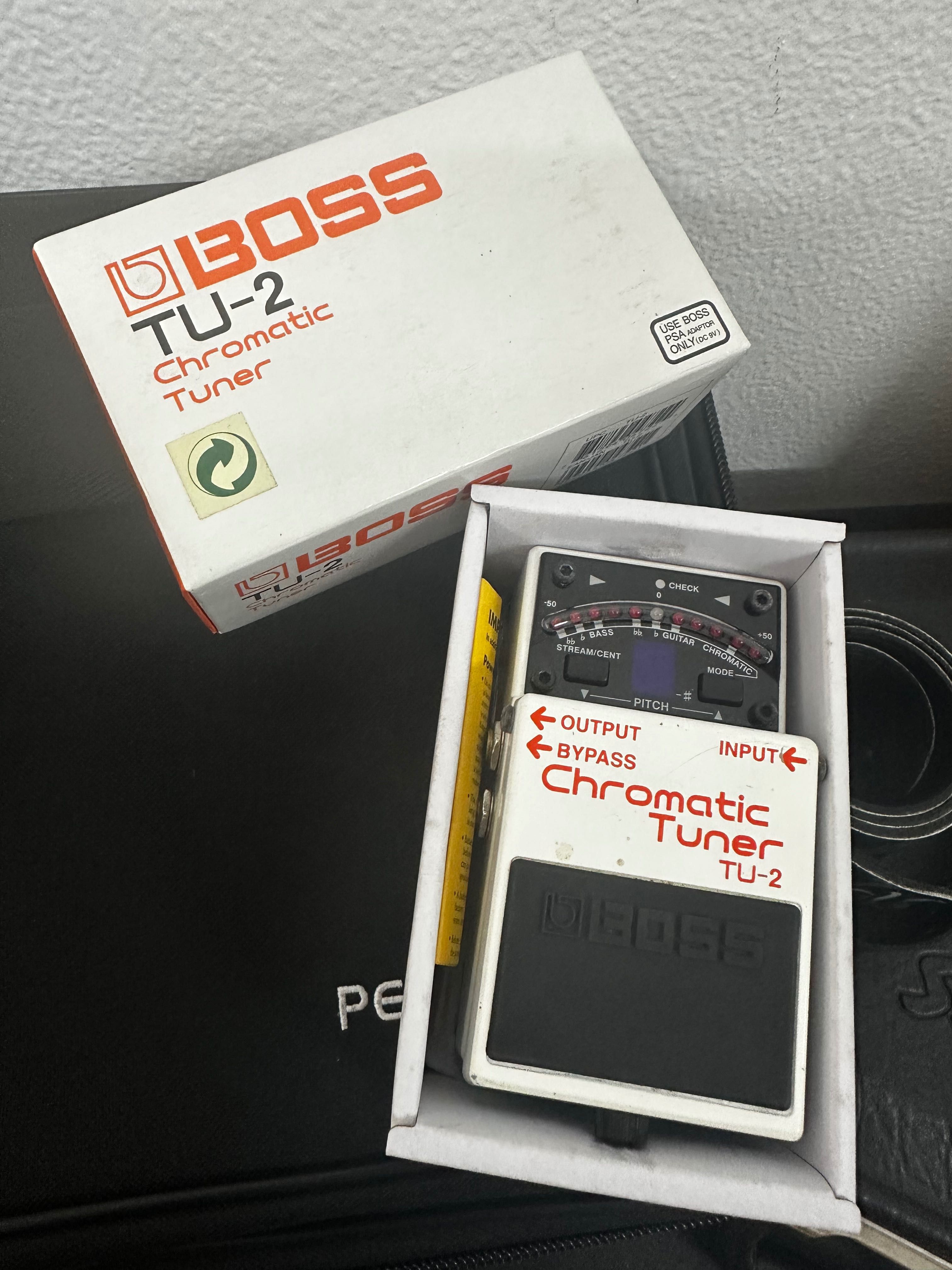 Pedal BOSS TU-2 Chromatic Tuner – Clássico e Fiável