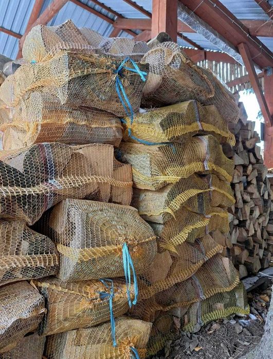 Drewno Opałowe Premium: Buk, Dąb, Grab – Suche i Gotowe do Palenia!