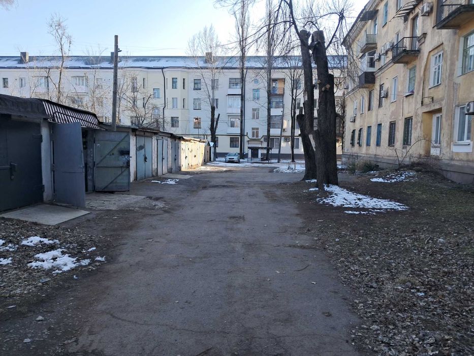 Капитальный гараж на 96 квартале, во дворе дома Гагарина 21