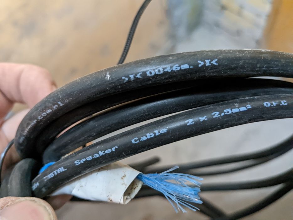 Kabel do podłączenia głośników 2x2,5mm linka