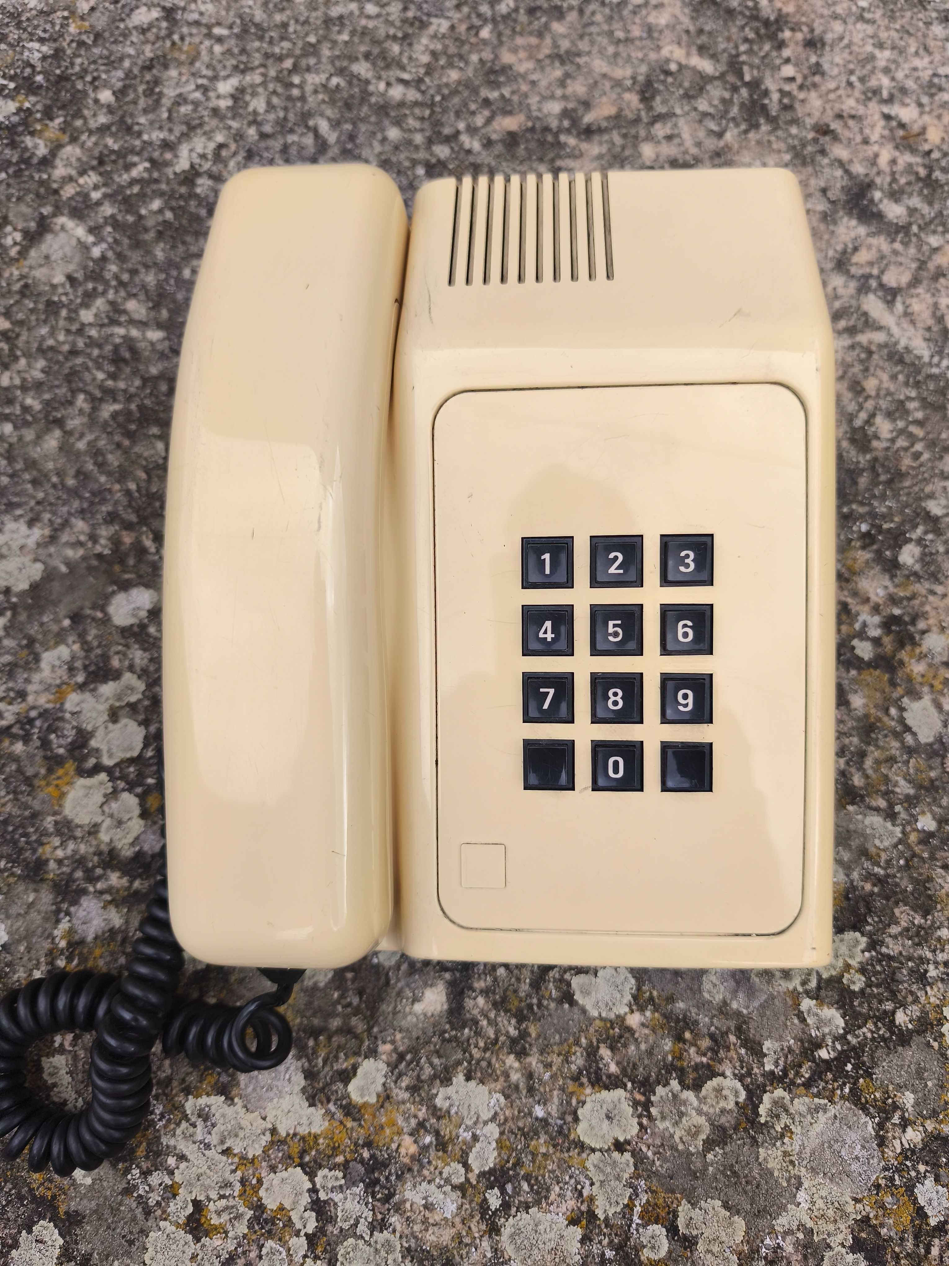 Telefone antigo made in portugal