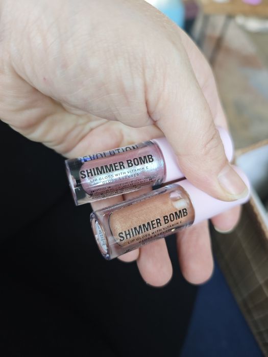 Revolution shimmer bomb błyszczyki