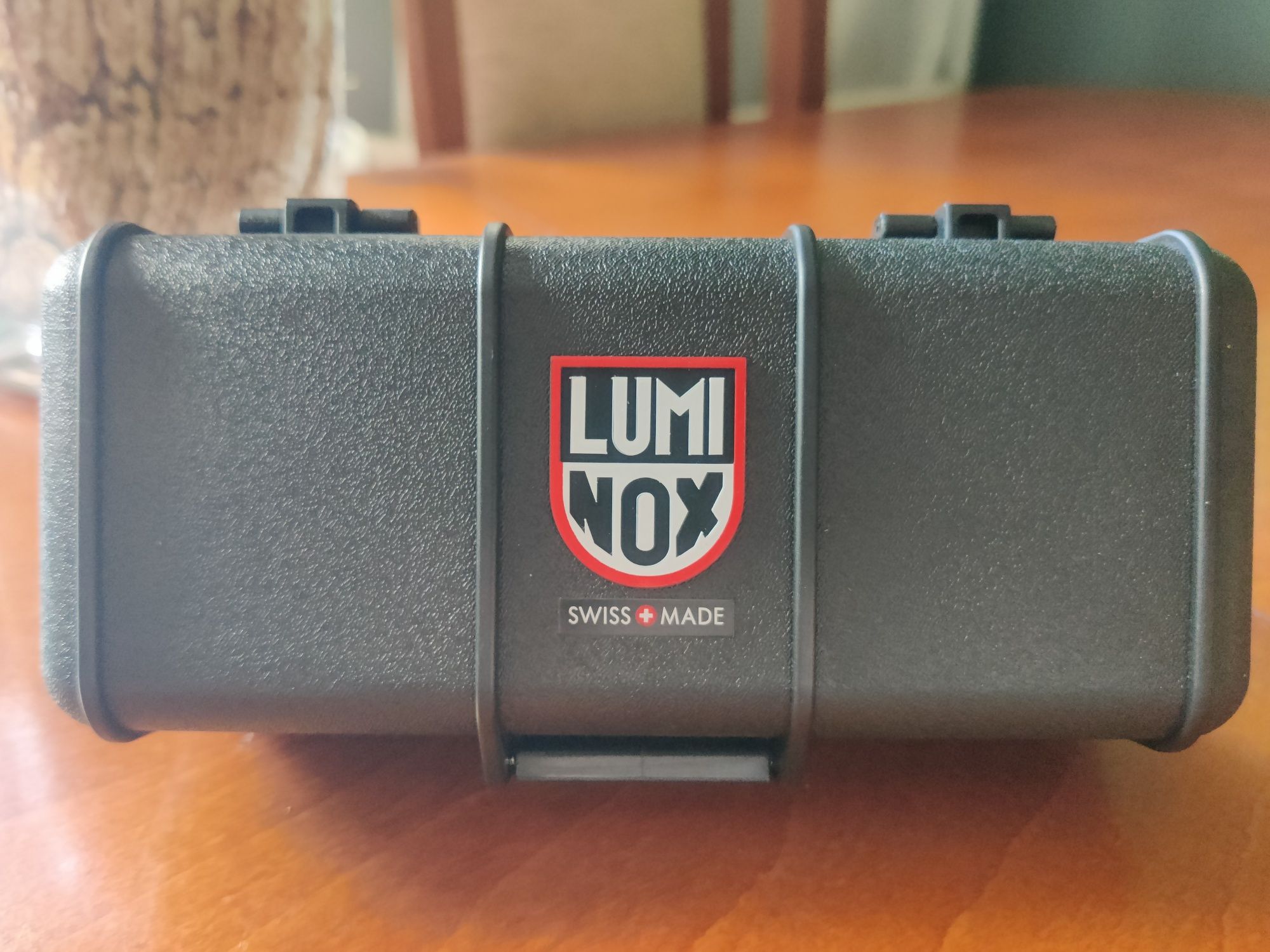 Zegarek Luminox.