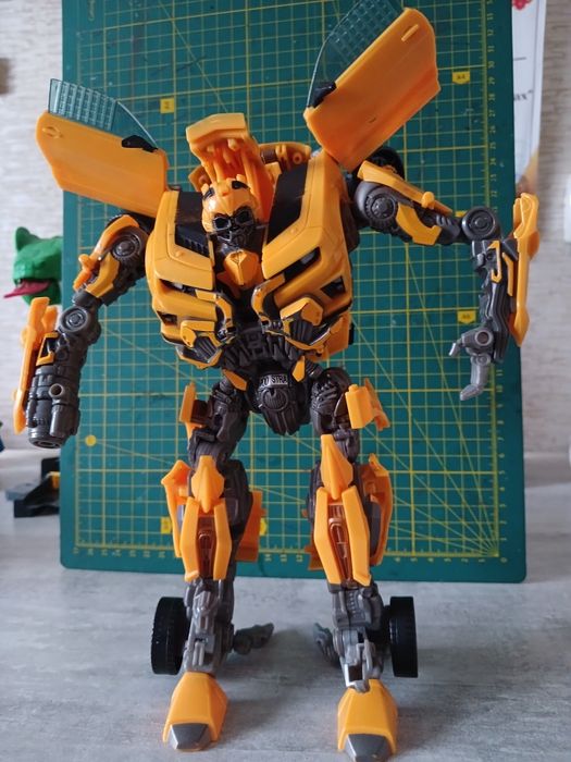 Трансформер Бамблби оригинал Hasbro