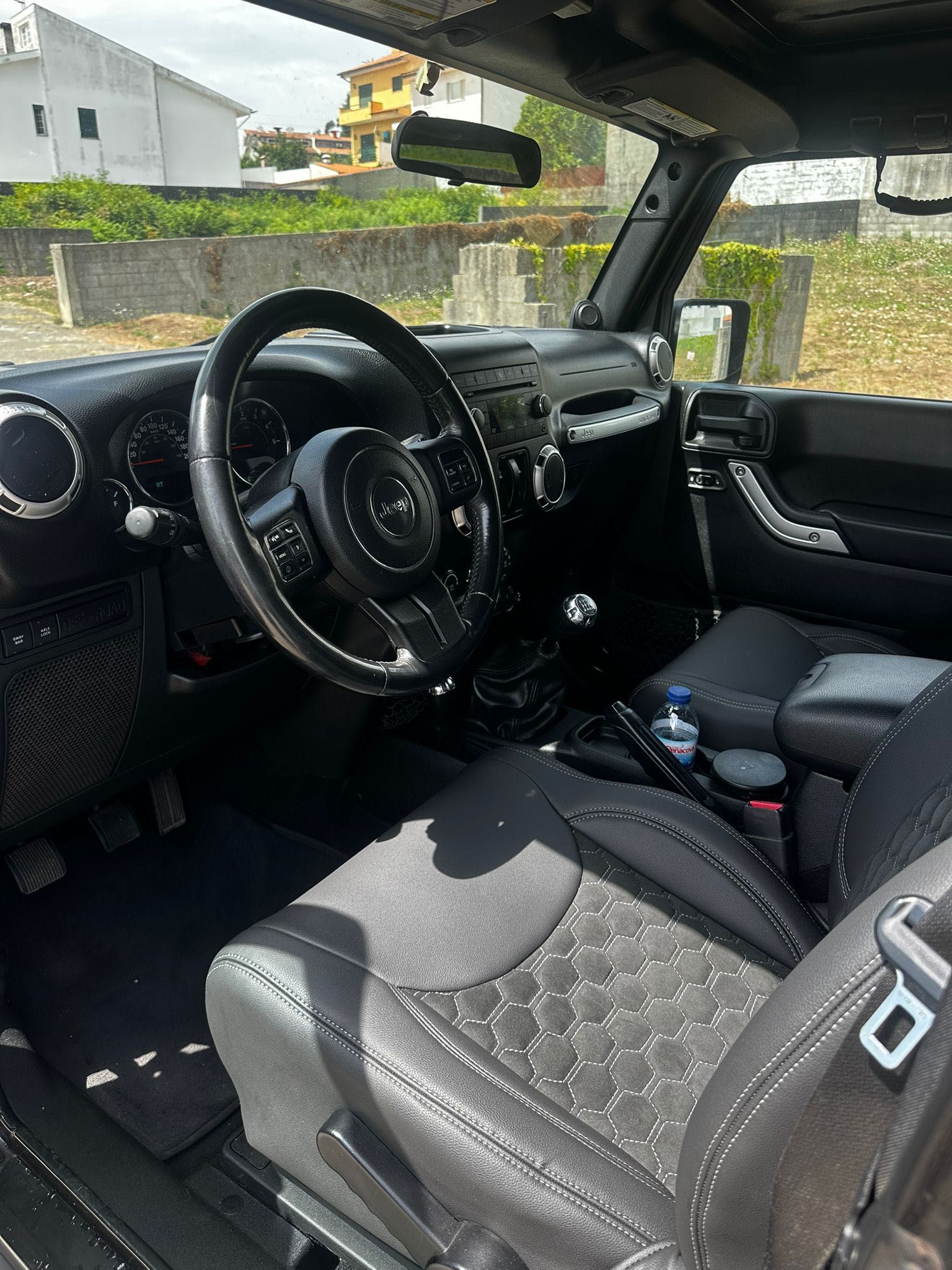 Jeep Wrangler RUBICON versão 200cv
