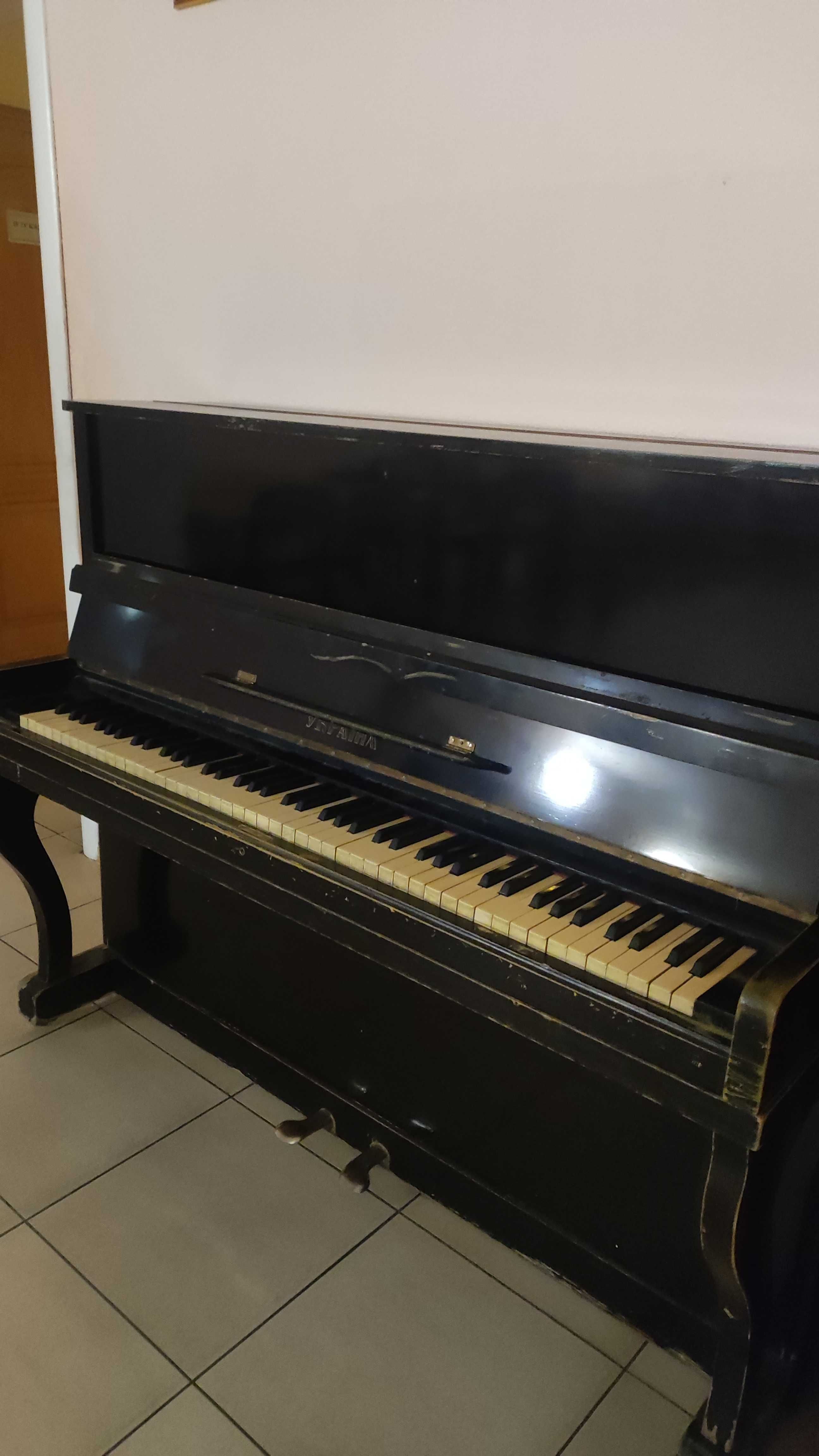 Продам недорого фортепіано "Украина" чорний цвет