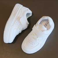 Дитячі білі кросівки