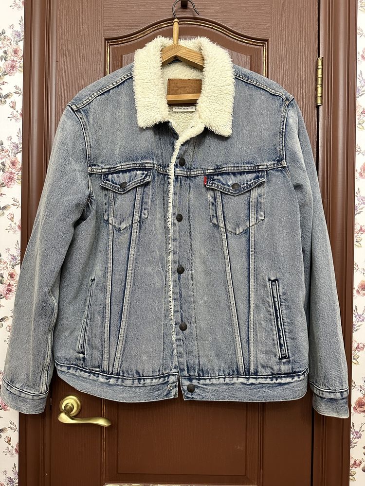Джинсова куртка  шерпа Levis р. L