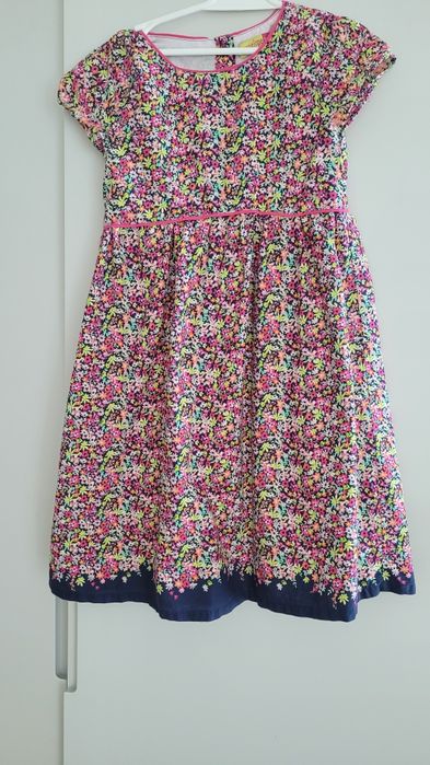 Letnia sukienka w kwiatuszki rozm 129