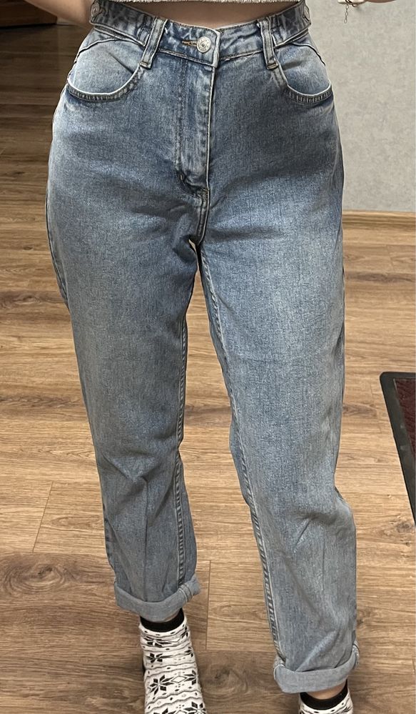 Світлі джинси з стречу