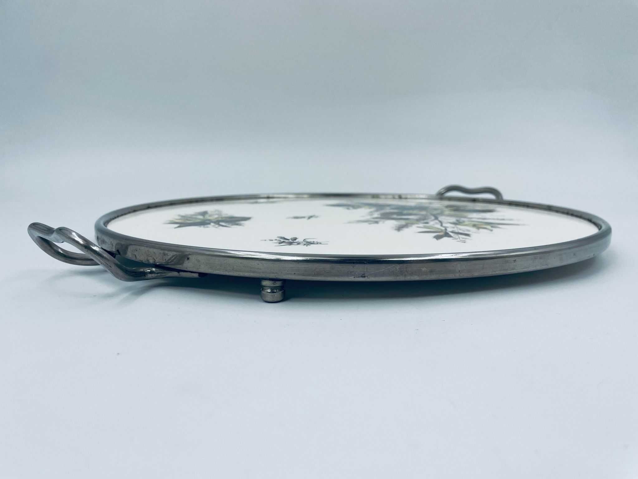 Taca, patera porcelanowa z motywem orzechów laskowych
