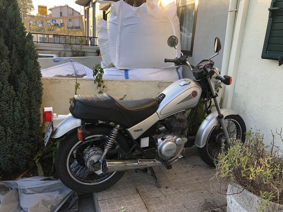 Mota yamaha SR 125.