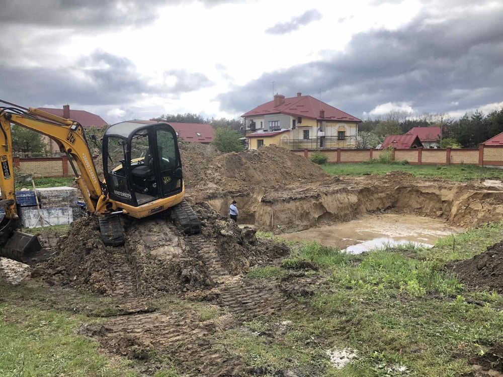 Самосвал екскаватори земляні роботи ямобур