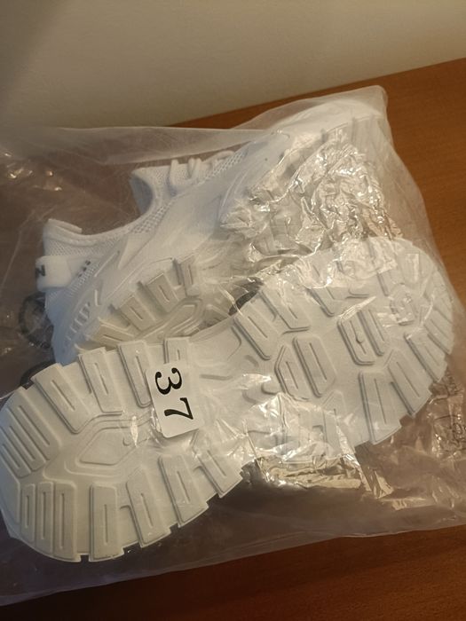 Sapatilhas rapariga/brancas/novas