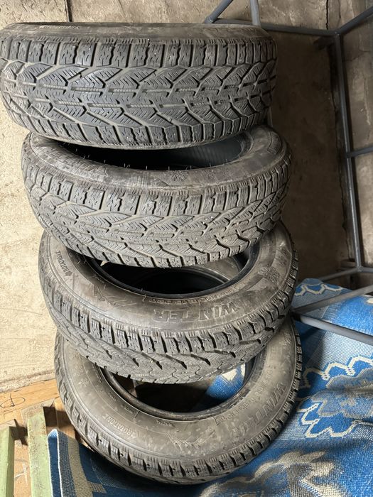 185/65 R15 зимова гума у гарному стані