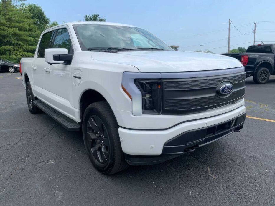 Ford F-150 Lightning Lariat      2023