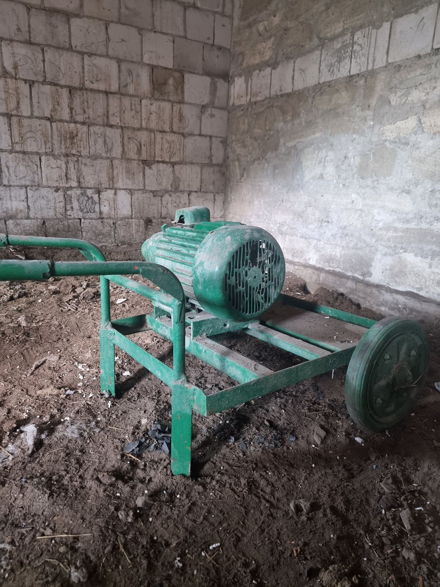 Silnik 7,5 kW z wózkiem używany
