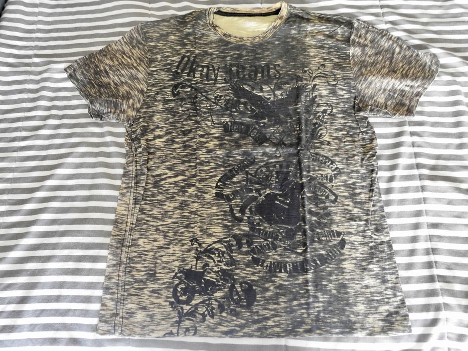 T shirt Dkny look amarrotado