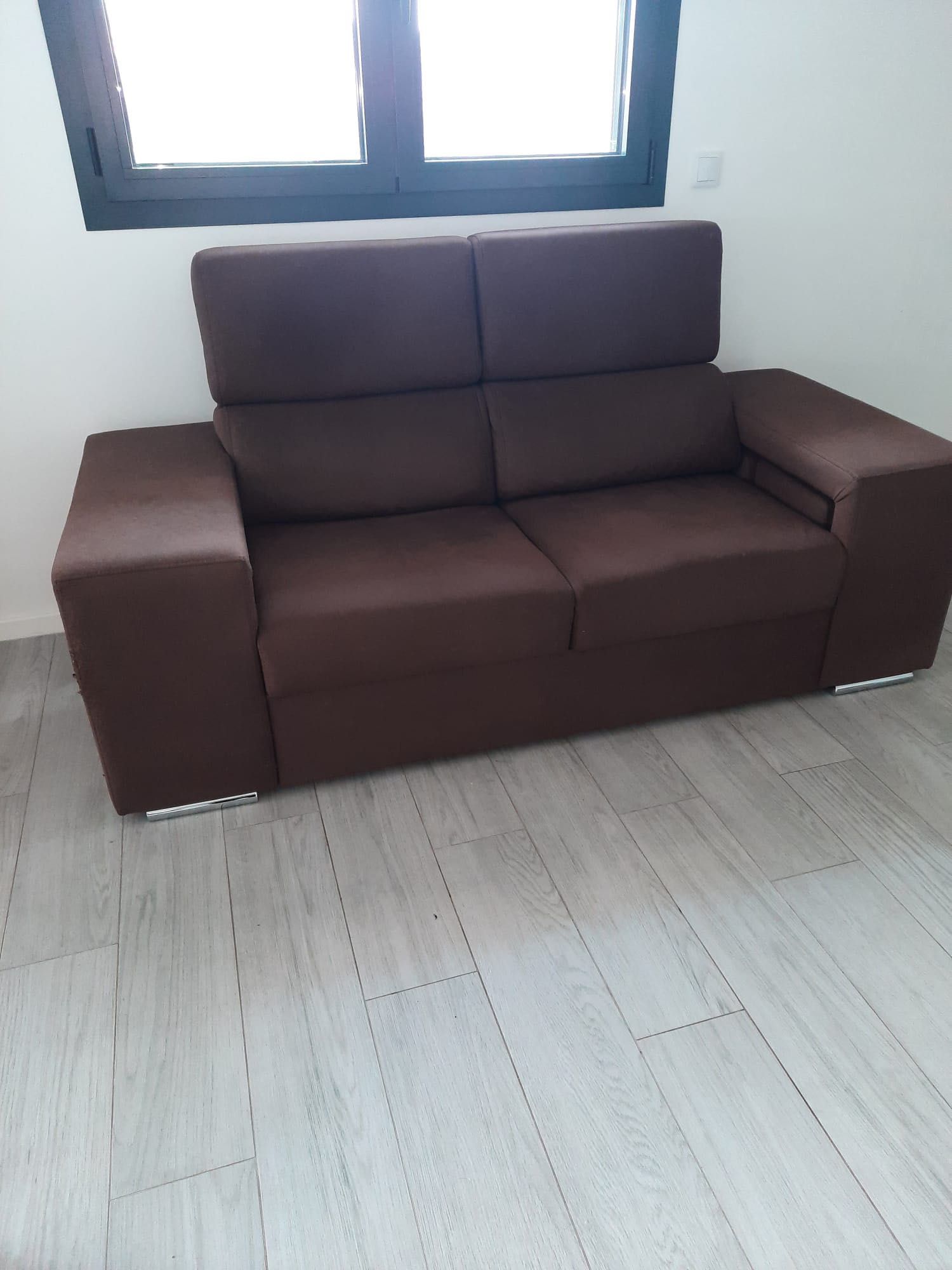 Sofá de dois lugares extensíveis