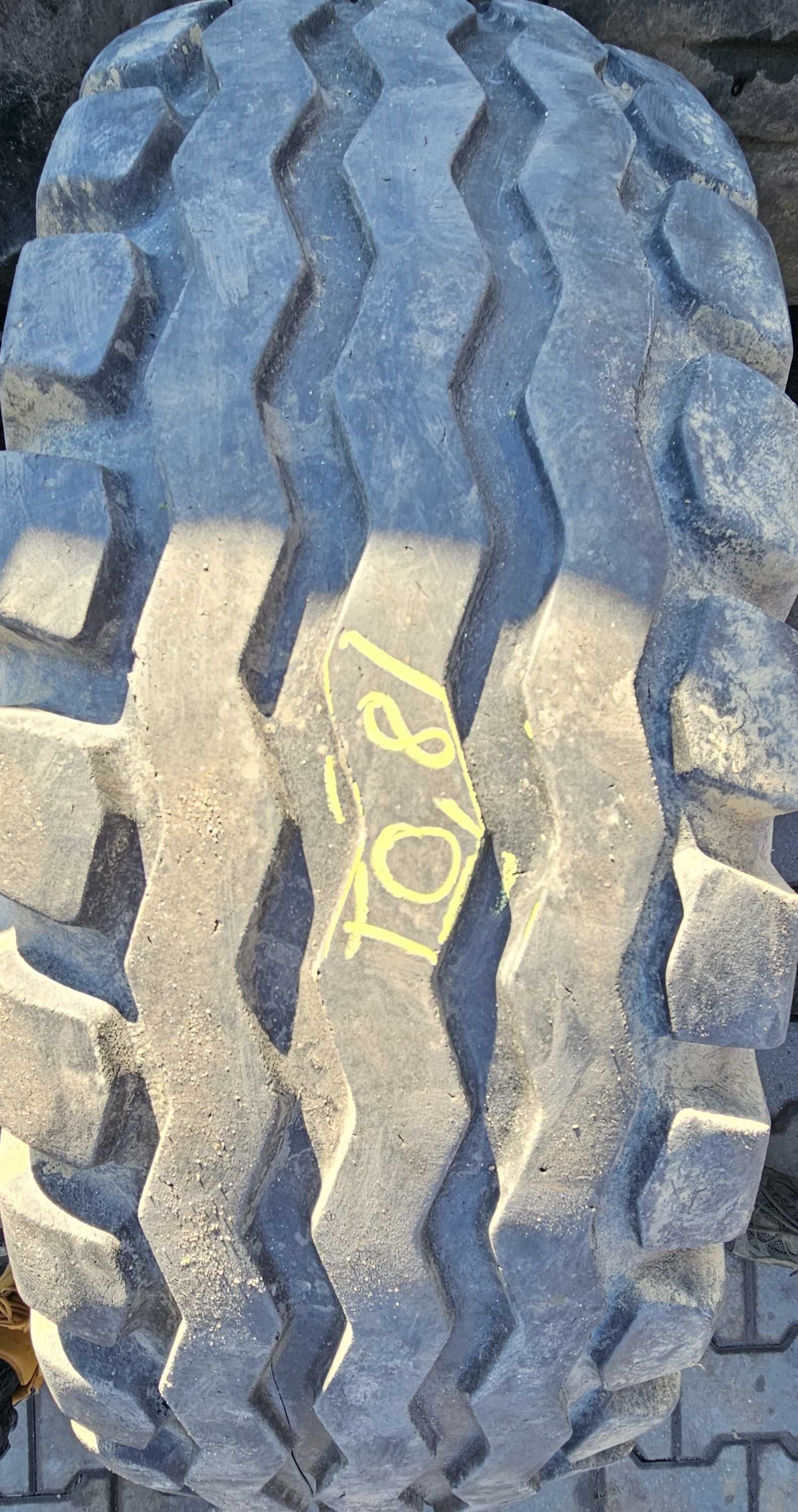 Opony przemysłowe 10.5/80-18 GoodYear *S