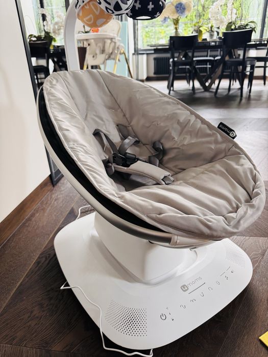 Заколисуючий центр 4 moms Mama Roo