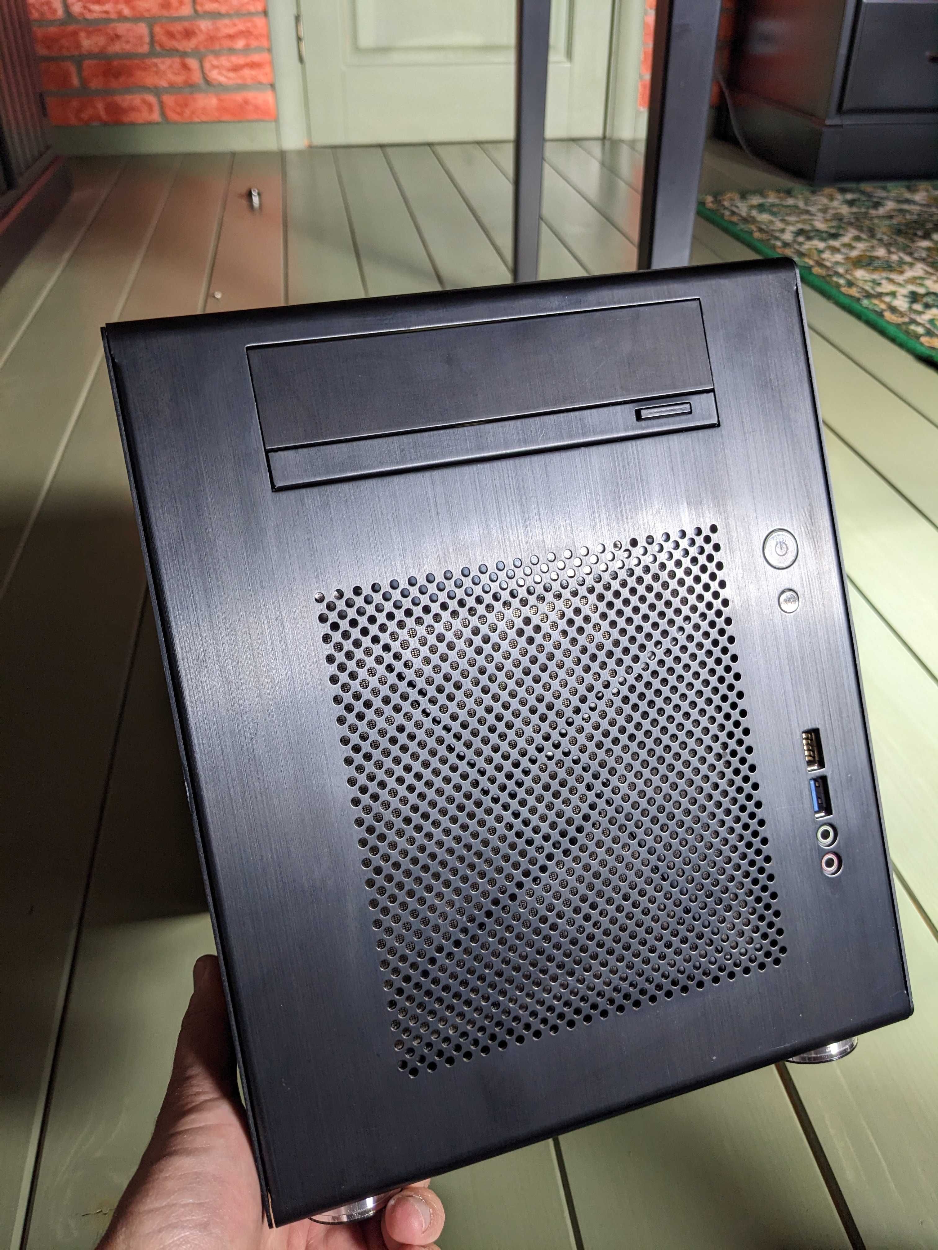 Корпус для ПК mini ITX Lian-Li PC-Q08 NAS