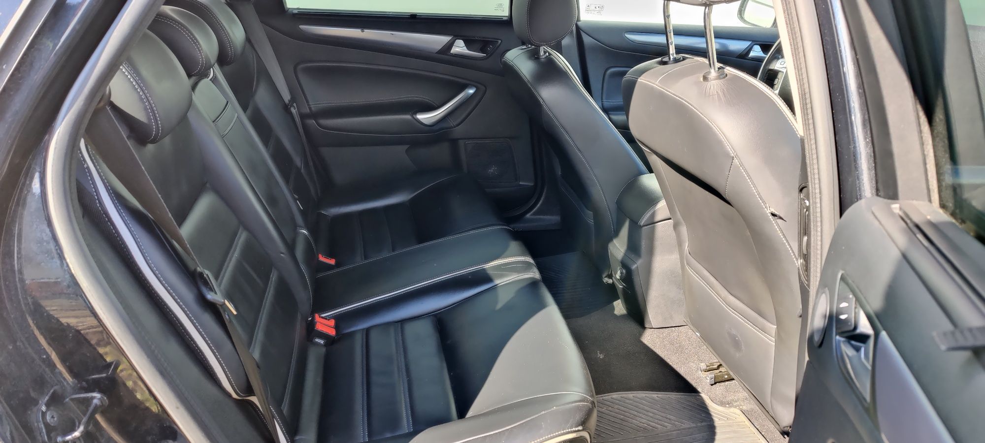 Fotele kanapa środek boczki skóra Ford Mondeo MK4 lift