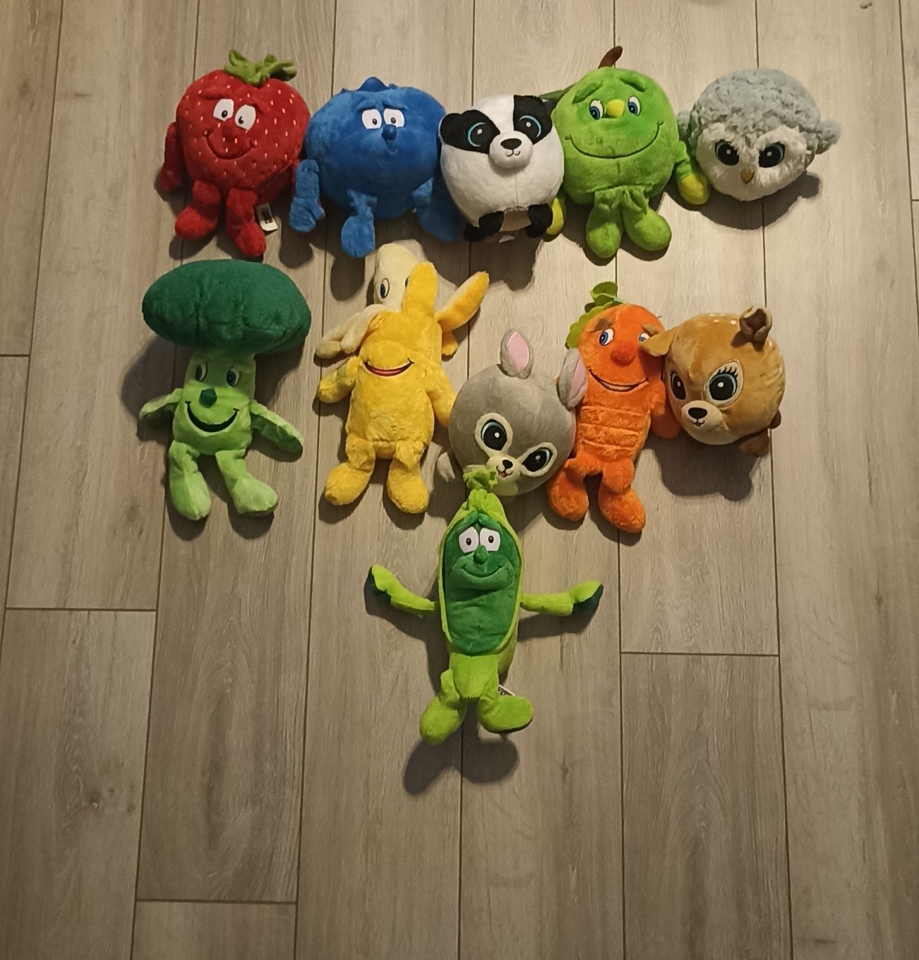 11 zabawek pluszakow