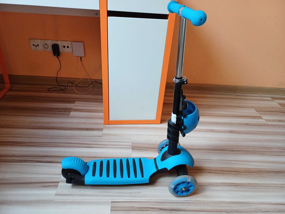 Trójkołowa hulajnoga dla dzieci z siodełkiem