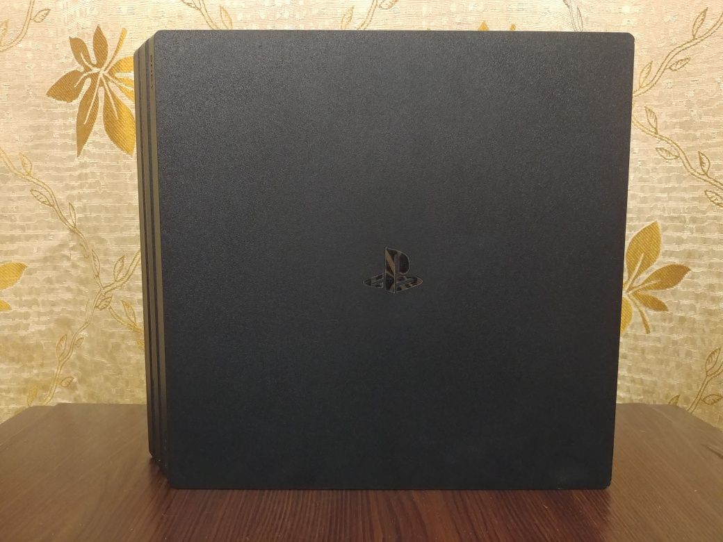 Ps4 PRO 1Tb 4K Последняя модель cuh7208 + FIFA 19 и UFC 2