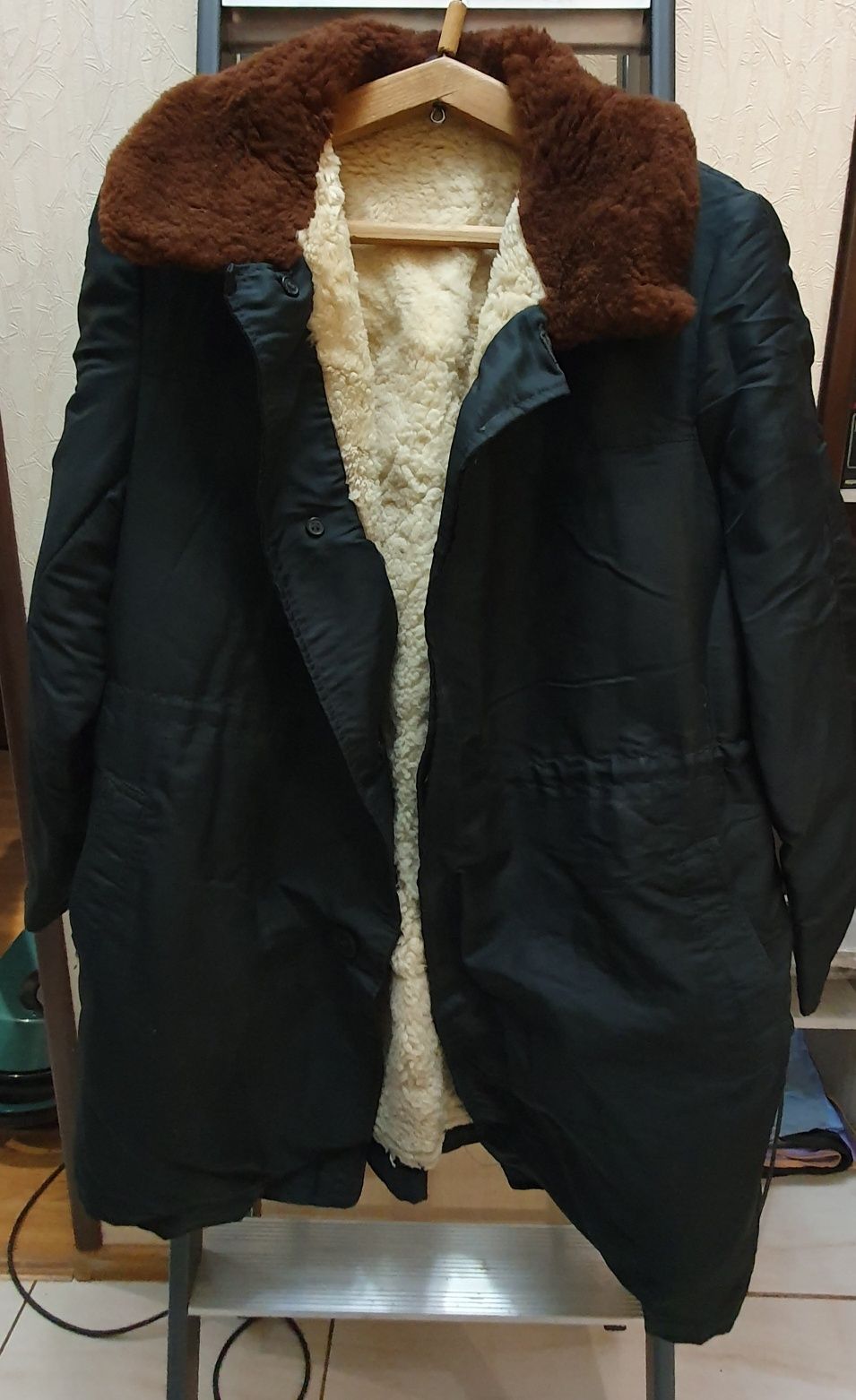 Зимове чоловіче пальто на натуральному хутрі