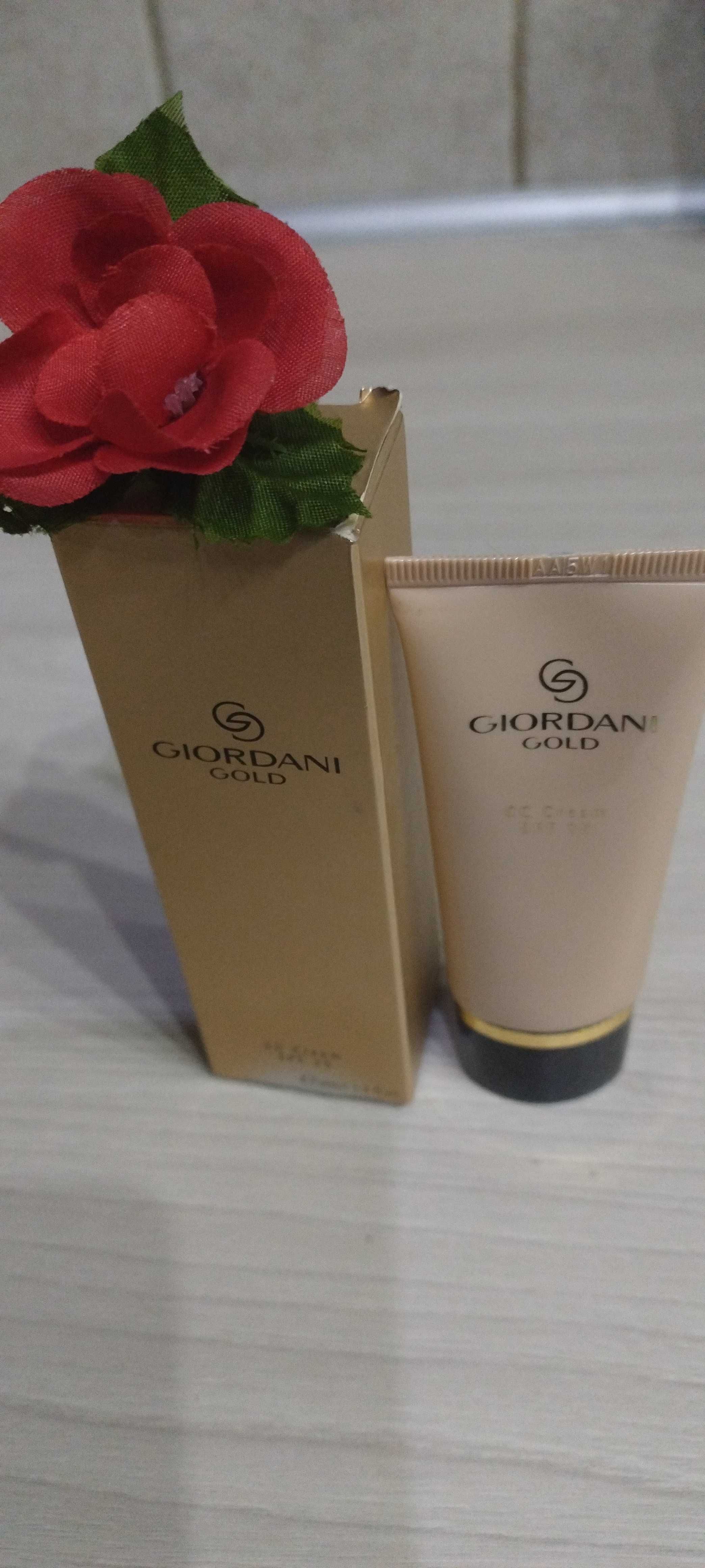 Podkład CC SPF 35 do twarzy i podkład Giordani Gold .