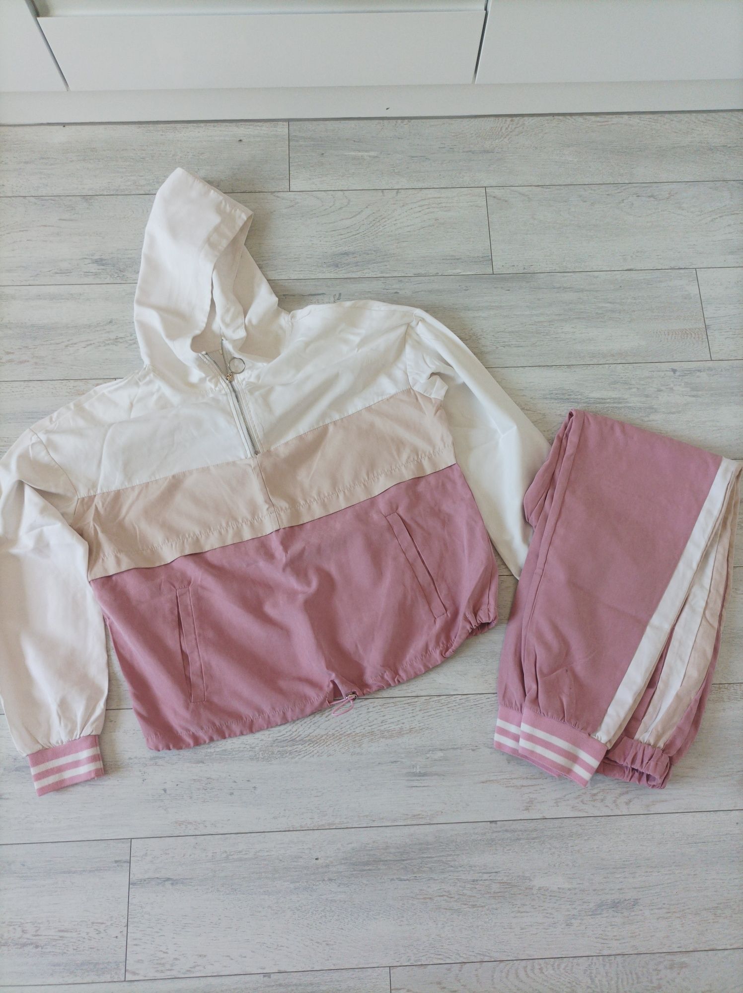 Продам женский спортивный костюм