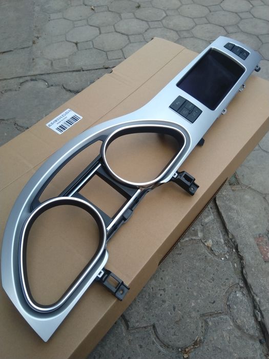 Магнитола з Ауді ку7 2013 року,з рамкою,в хорошому та робочому стані.