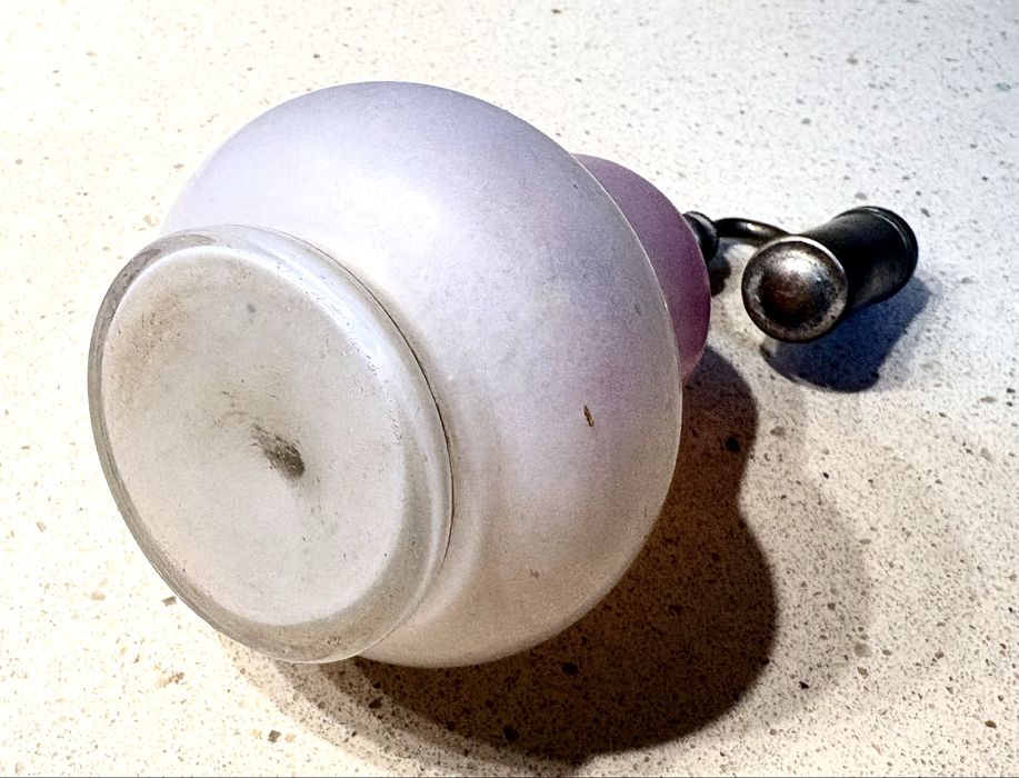 Raro antigo frasco de perfume em vidro opalino esmaltado Anos ‘20