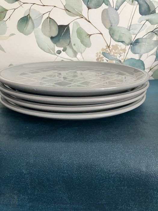 Talerze porcelanowe plaskie szaro-bialy wzor sred.26 cm  kpl