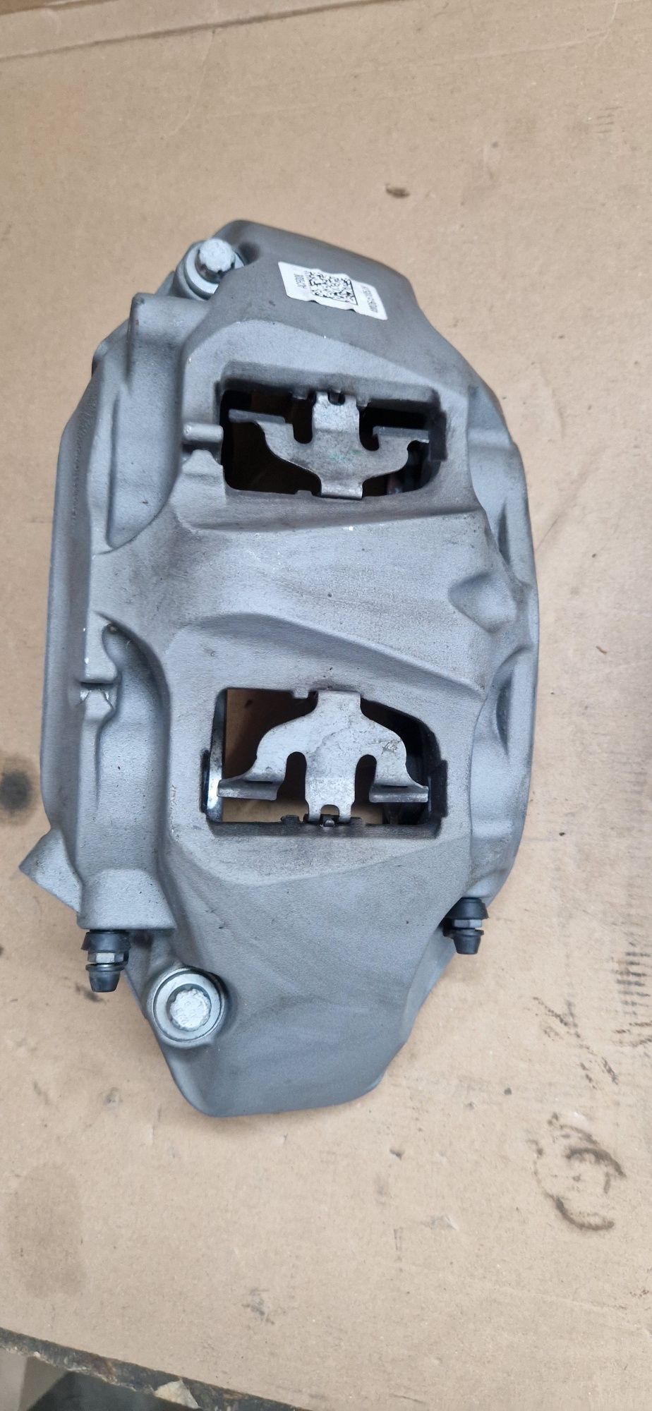 Zacisk prawy lewy audi q7 4m061.5105/6 jh